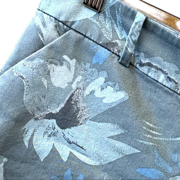 𝅺calvin Klein ladies shorts, size 8, 97% cotton, - Picture 2 of 6